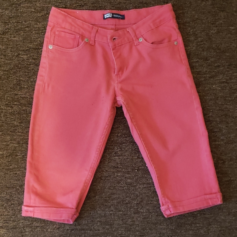 Girls Levi's knee length gth shorts .